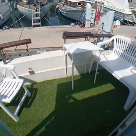 Encantador Barco En Barcelona Sant Adria de Besos Exterior photo
