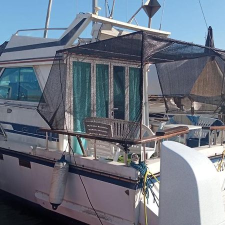 Encantador Barco En Barcelona Sant Adria de Besos Exterior photo
