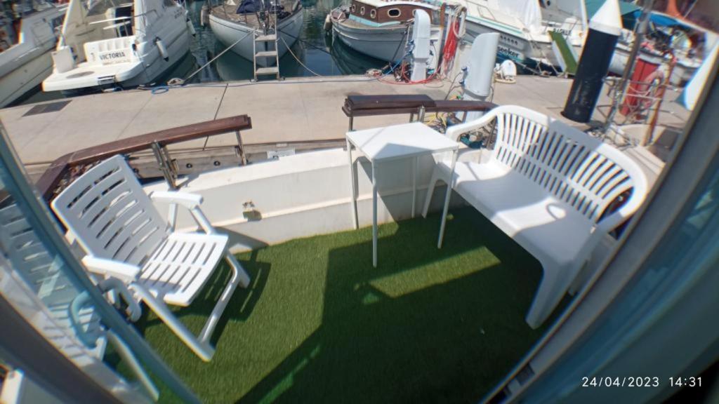 Encantador Barco En Barcelona Sant Adria de Besos Exterior photo